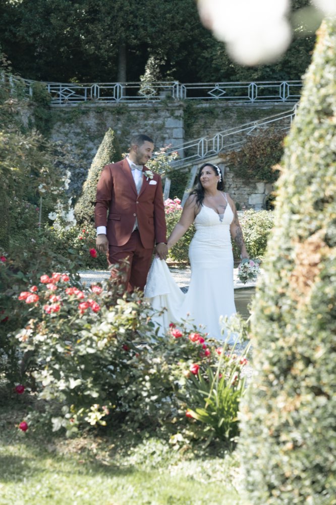 Les maries dans le jardin